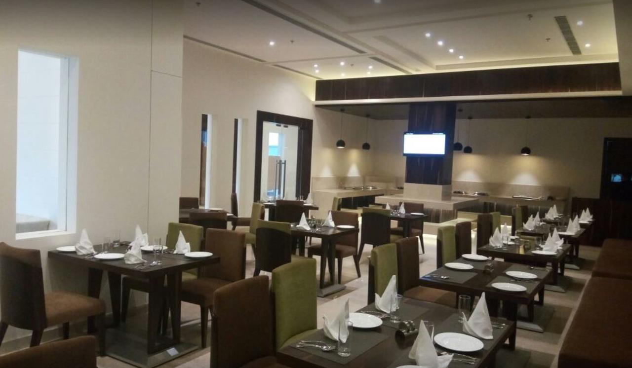 Continent Hotel Nawanshahr Nawāshahr Eksteriør billede