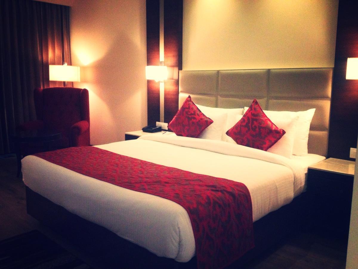 Continent Hotel Nawanshahr Nawāshahr Eksteriør billede