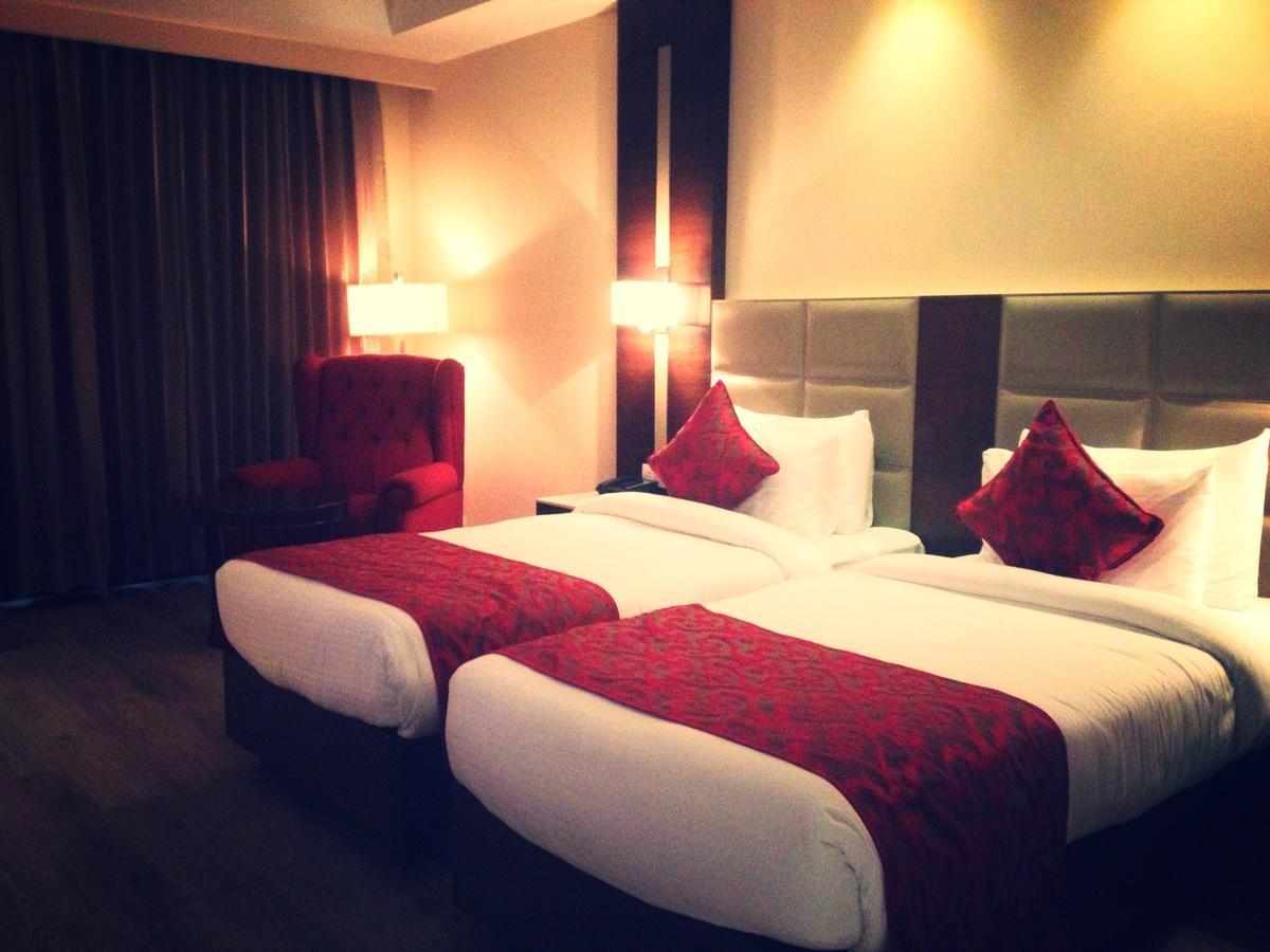 Continent Hotel Nawanshahr Nawāshahr Eksteriør billede